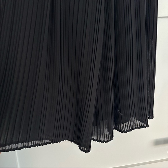 Uniqlo Black Pleated chiffon wide leg crop pants - Picture 3 of 4